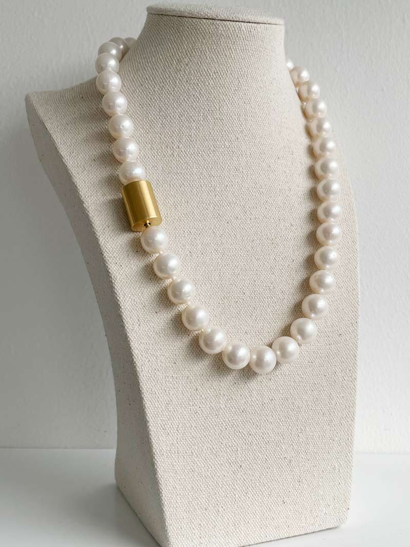 11-12mm round cream pearl with gold cylinder clasp