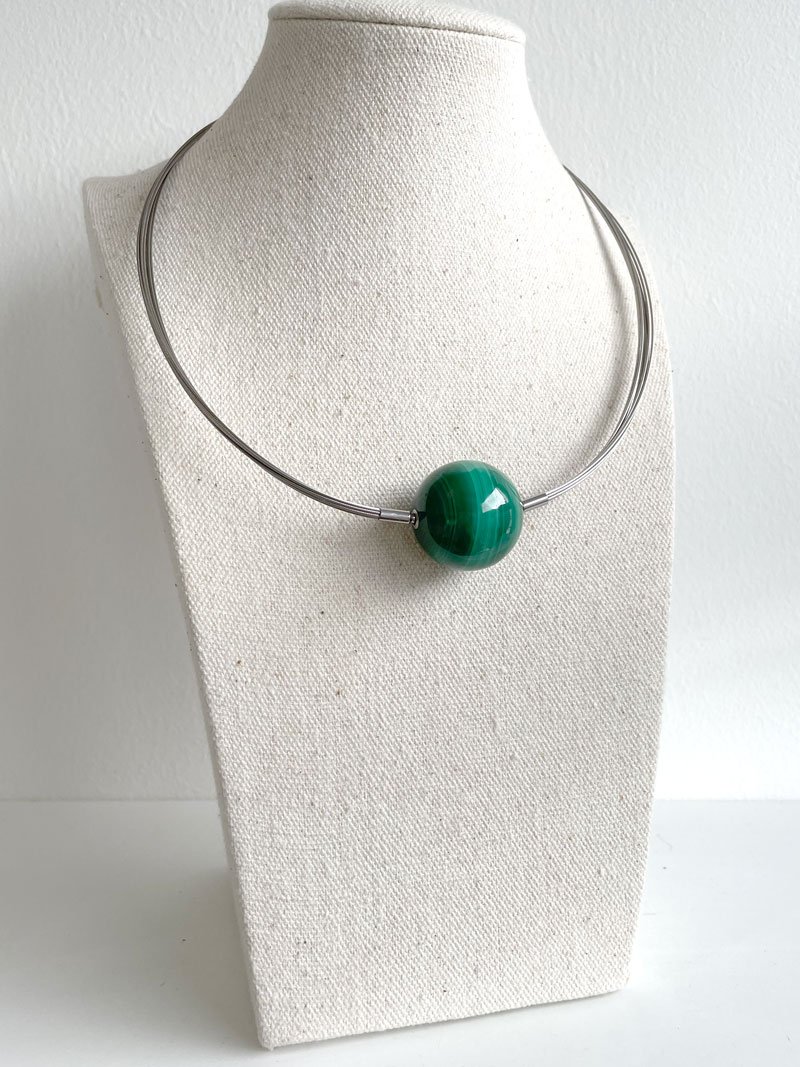 Steel wire multistrand necklace with interchangeable malachite ball clasp