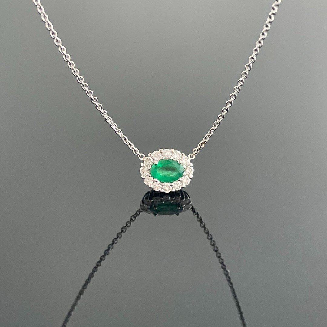 A spot of green for the day that's in it ☘️⁠
⁠
Once upon a time this was a solitary emerald earring.... Having lost its mate it was reimagined as this utterly wearable emerald pendant✨ ⁠
⁠