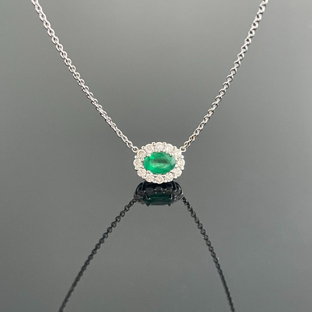 A spot of green for the day that's in it ☘️⁠
⁠
Once upon a time this was a solitary emerald earring.... Having lost its mate it was reimagined as this utterly wearable emerald pendant✨ ⁠
⁠