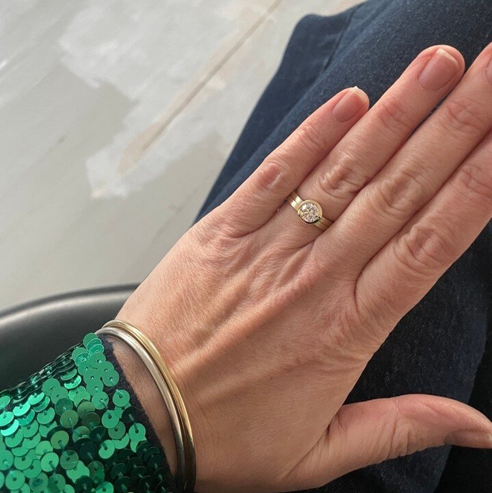 Pretty darn spectacular💍 ⁠
⁠
1.26ct lab grown diamond engagement ring with matching band - and the cuff isn't bad either 😉⁠
⁠
If you'd like to discuss a bespoke project, just drop a line to evadorney@gmail.com