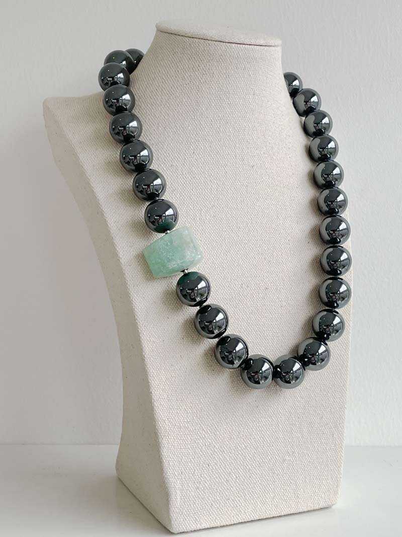 Aquamarine-with-haematite.jpg