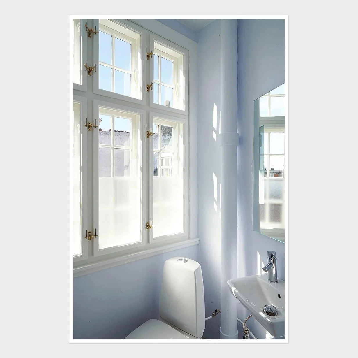 &lsquo;Dried Delphinium blue' makes everything feel fresh and happy 🐋

With the instant download of the MINI ebook, you have all the info you need to get started today 🎨

Love, Color Connaisseur 👩🏻&zwj;🎨

🏠 @bright.dk 

#colorconnaisseurcolors 