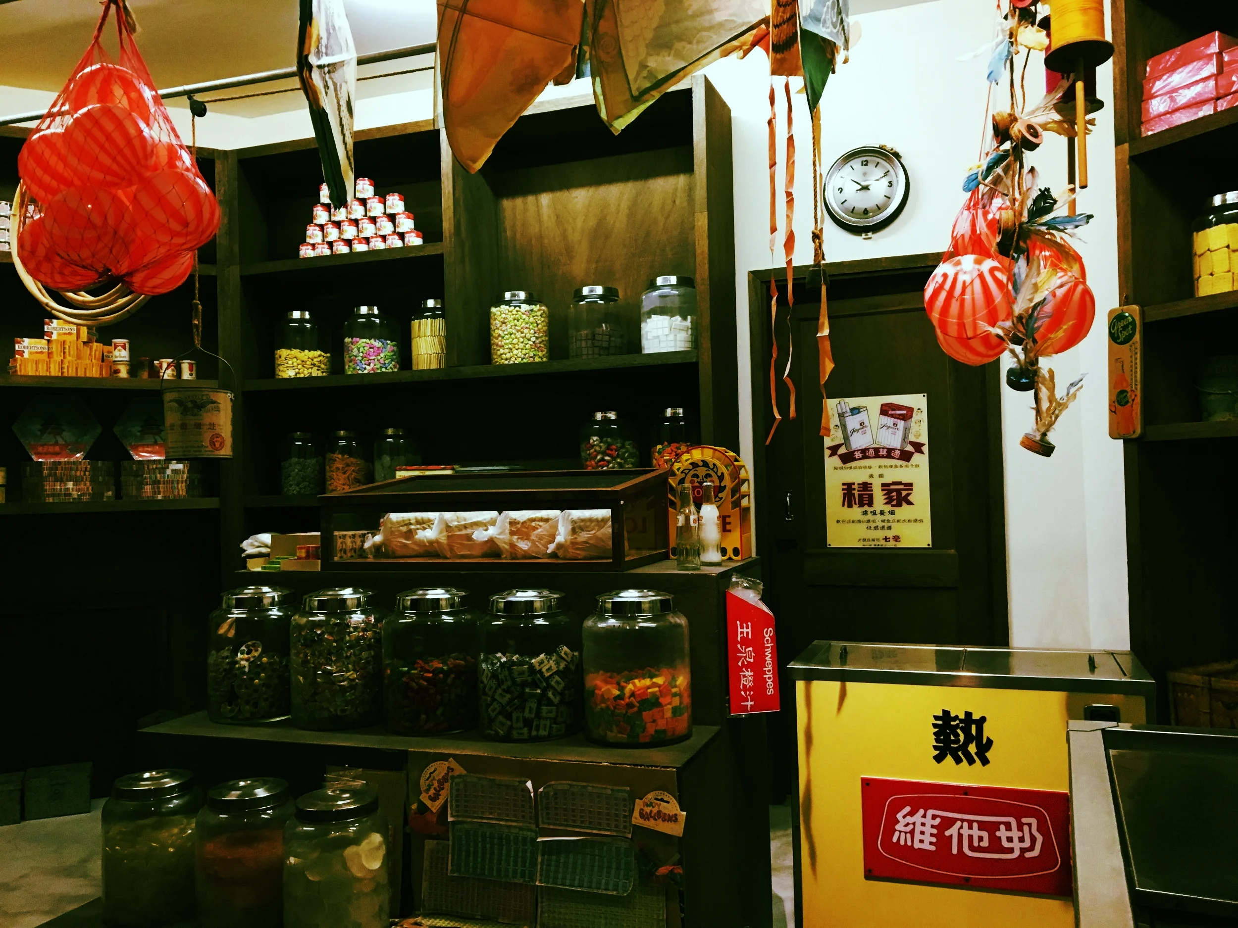 香港で、子供たちに向けられた「早く」の言葉を耳にしながら。- 「早く、早く」の生活速度にかんする真木悠介の考察。