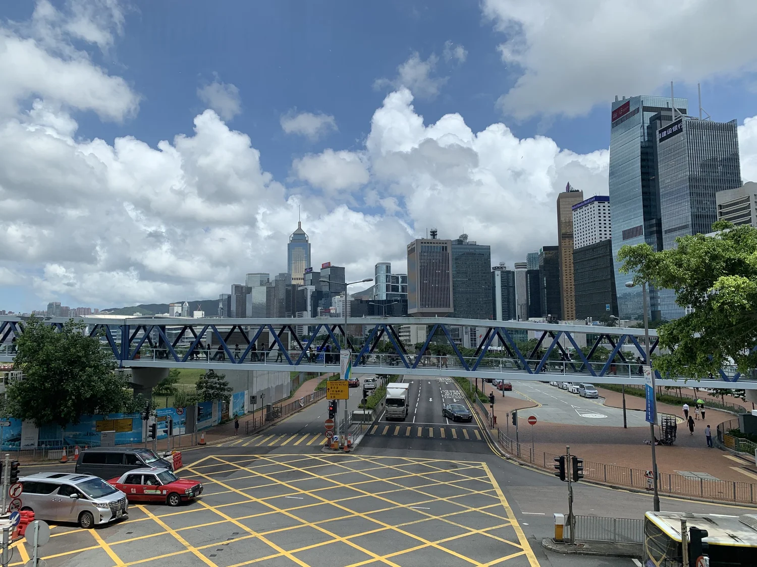 香港で Buy One Get One Free Bogof の威力のまえで ピザも Bogof Jun Nakajima 中島純