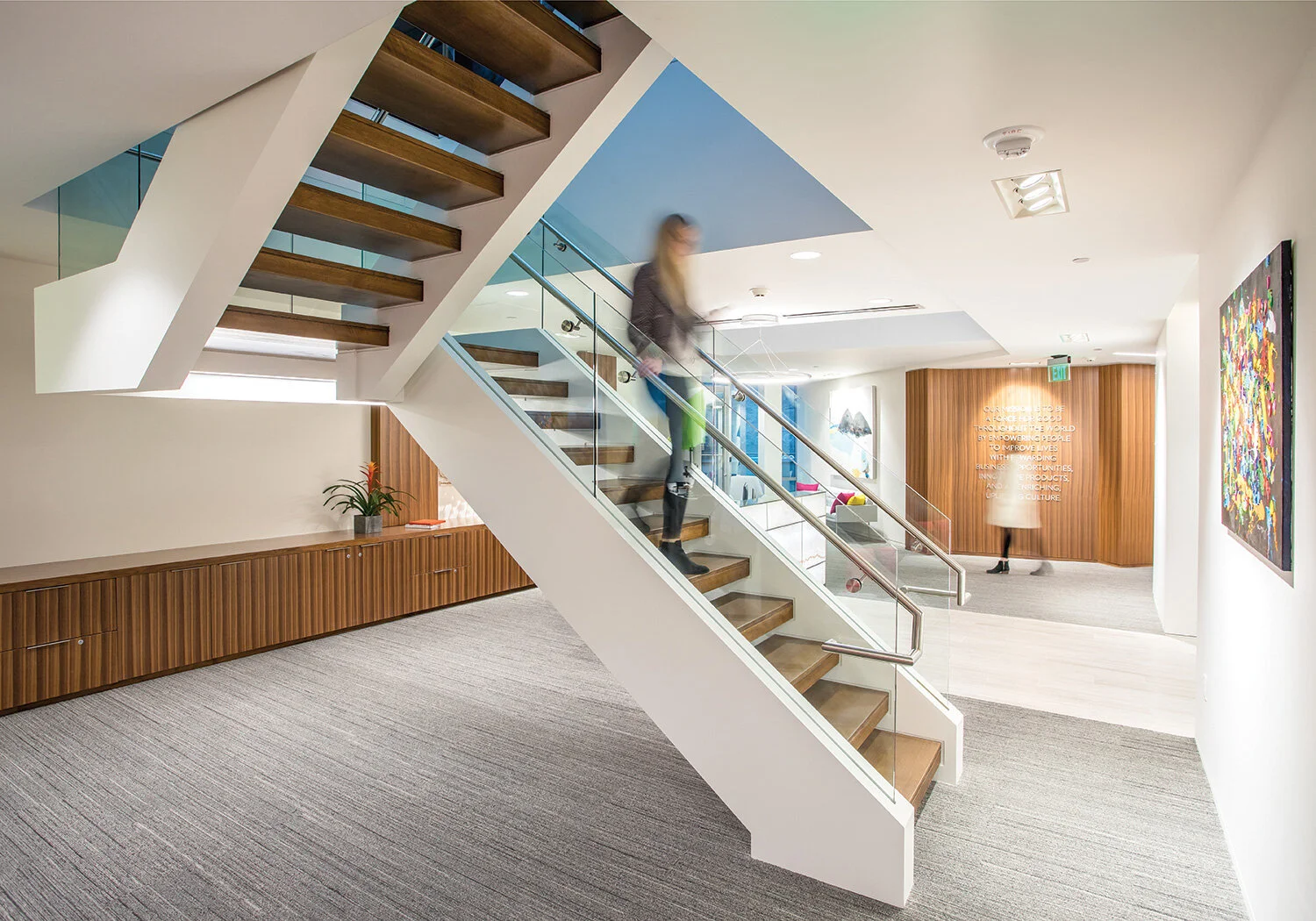 Nuskin_2018_Int_016_LobbyStairs_w.jpg