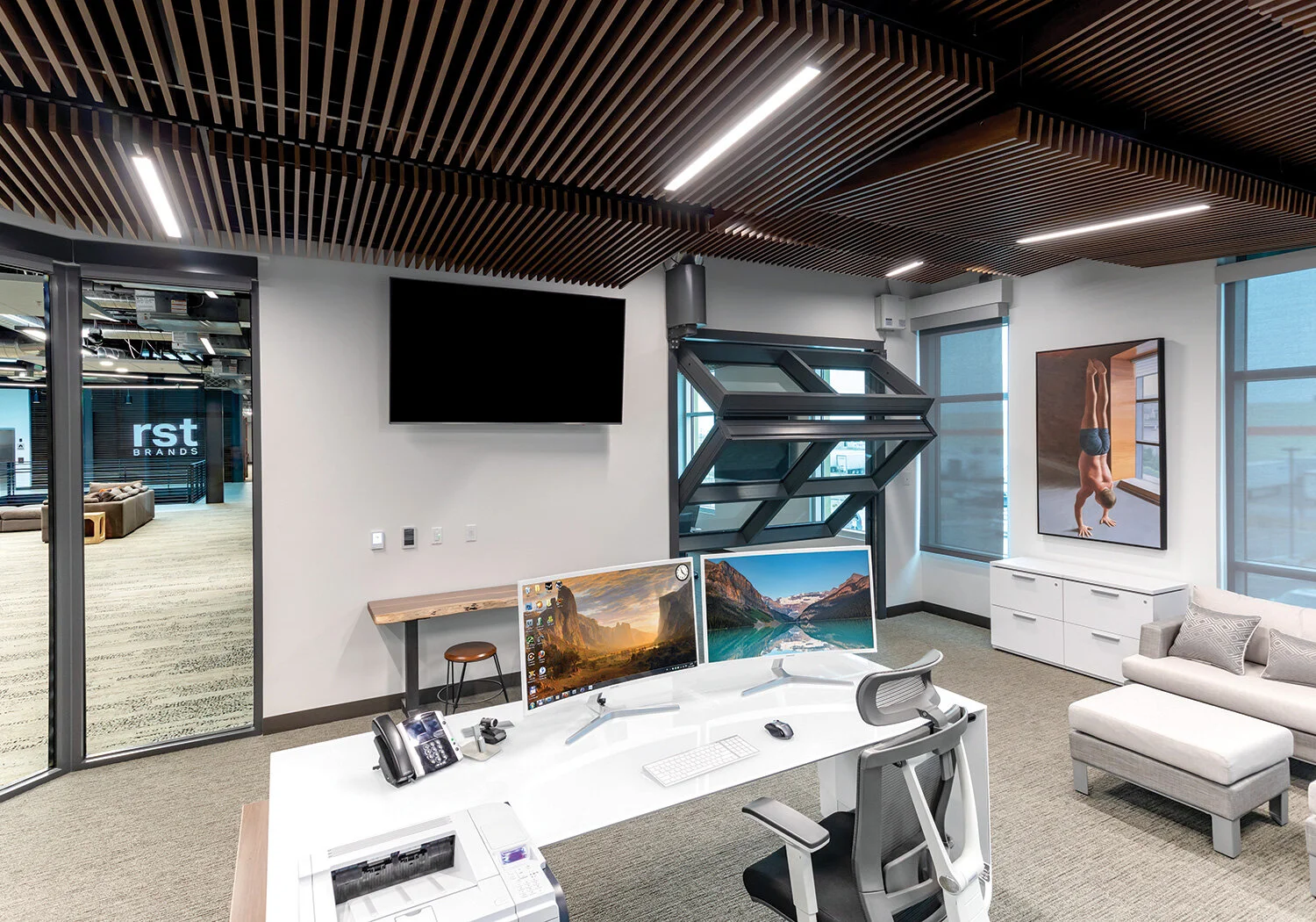 RST_2019_020_Office_OpenDoor_w.jpg