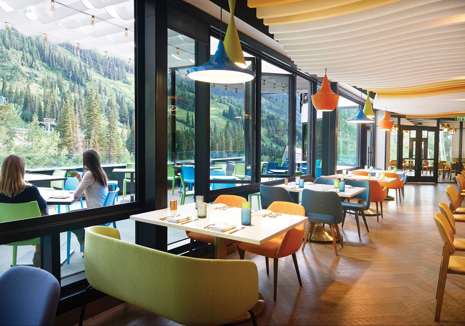 SeventyOne_Interior_Tables_outdoorView_w.jpg