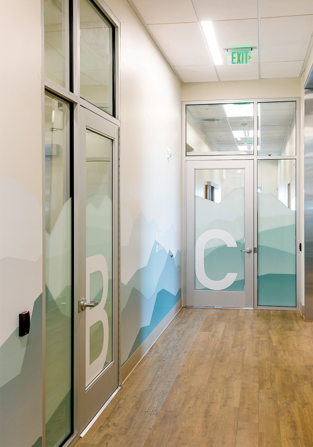 2021_OGDEN-VA_13_interior_signage_door.jpg