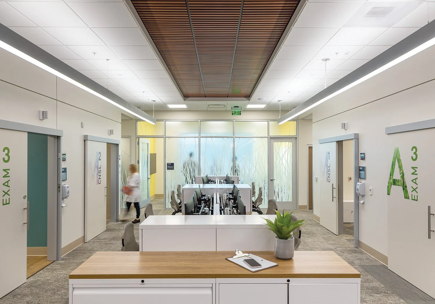 2021_VAOrem_23_interior_officespace_graphcis_people.jpg