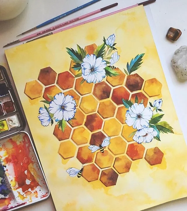 Bzz 🍯🌼🐝 Did you know honeycombs are also formed by... you guessed it, SACRED GEOMETRY! &bull;
Por cierto, en el perfil de mi amigo @mielparaorar puedes encontrar un ritual muy lindo para hacer hoy, el d&iacute;a de la abeja. 💛🕯
&bull;
#internati