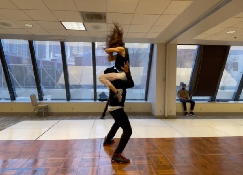 Heyyy join us behind the scenes in the rehearsal room on @marvelstudios Assembled : The Making of Hawkeye 🎯 on Disney +. Makes me smile to look through these fun dance fight rehearsal moments again. 🙏🏼💪🏼👊🏼 xoxox 🕷