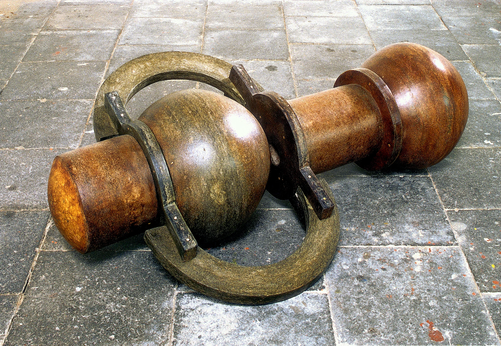 Untitled 1993, newspaper, leaflets, inorganic household waste, wax, dowels. 33 x 107 x 63 cm. City collection. Photo: H. Wilschut.