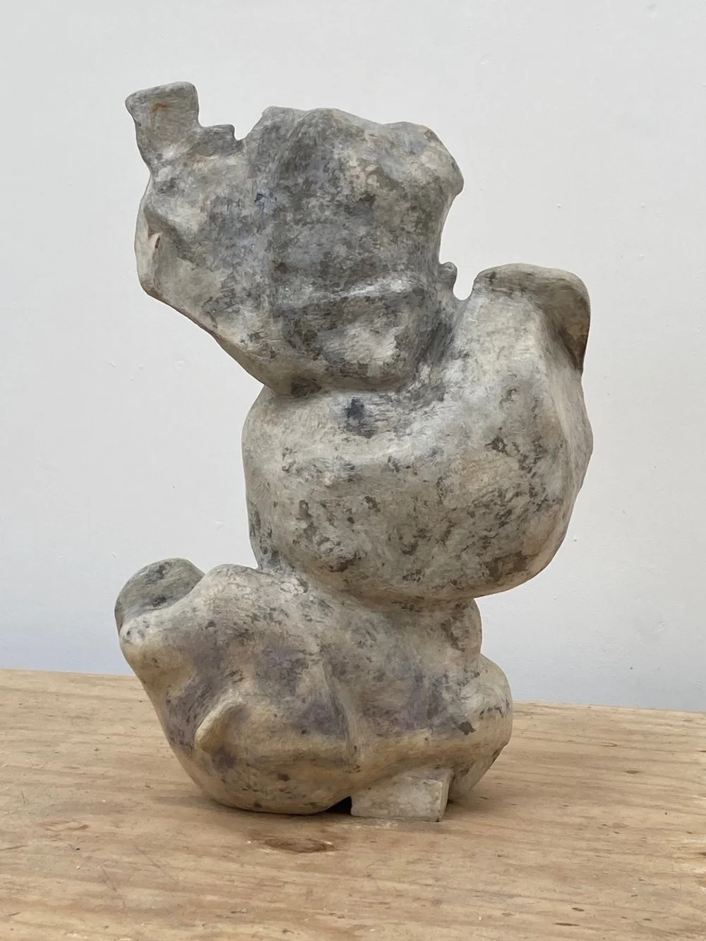Untitled 2025 (to Gormley). Newspaper, reused paper, inorganic household refuse, chalk remnants, votive candle residue. 64 x 42 x 28 cm. Photo: J.E. Visser.