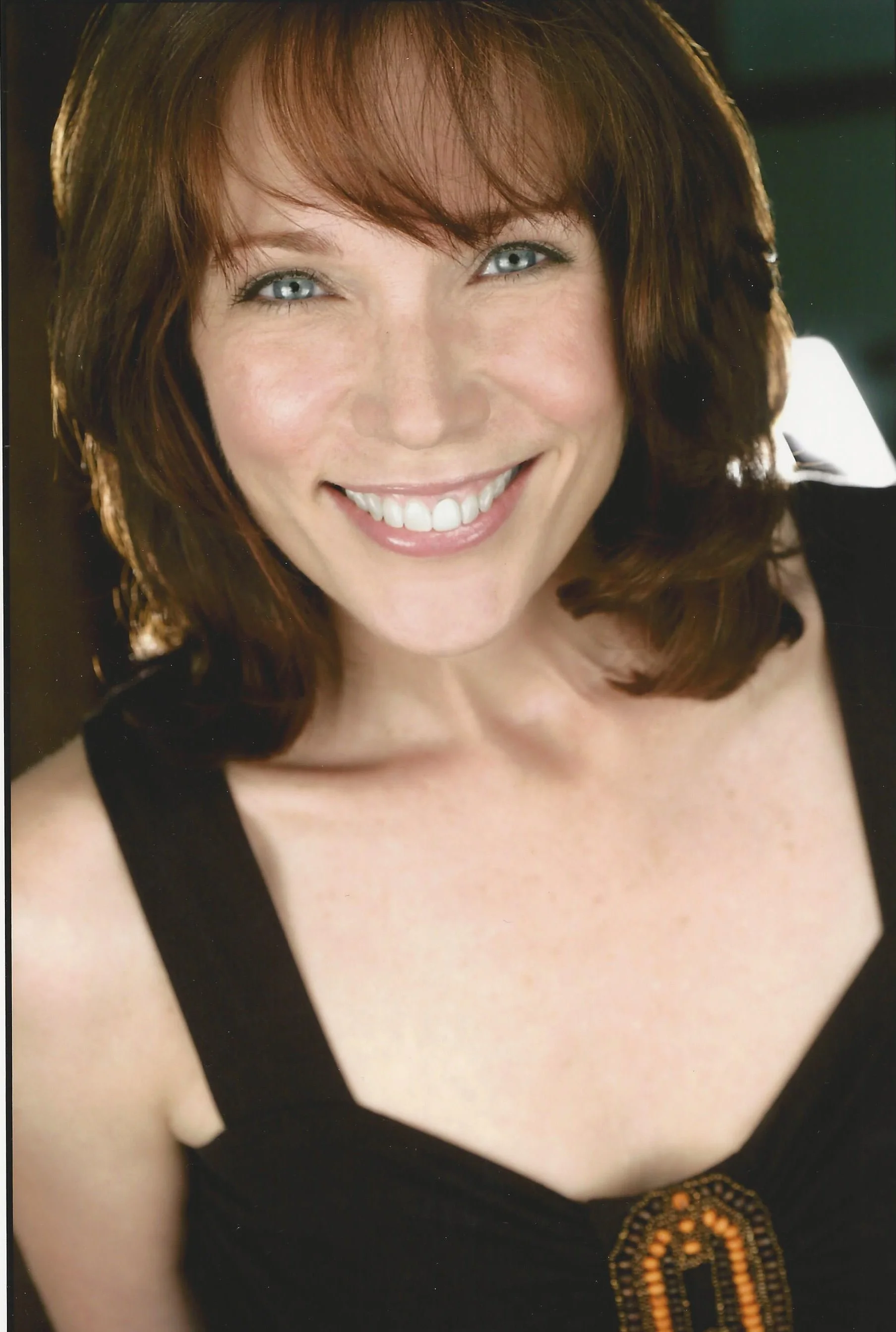 Kirsti_FullSize_HeadShot.jpg