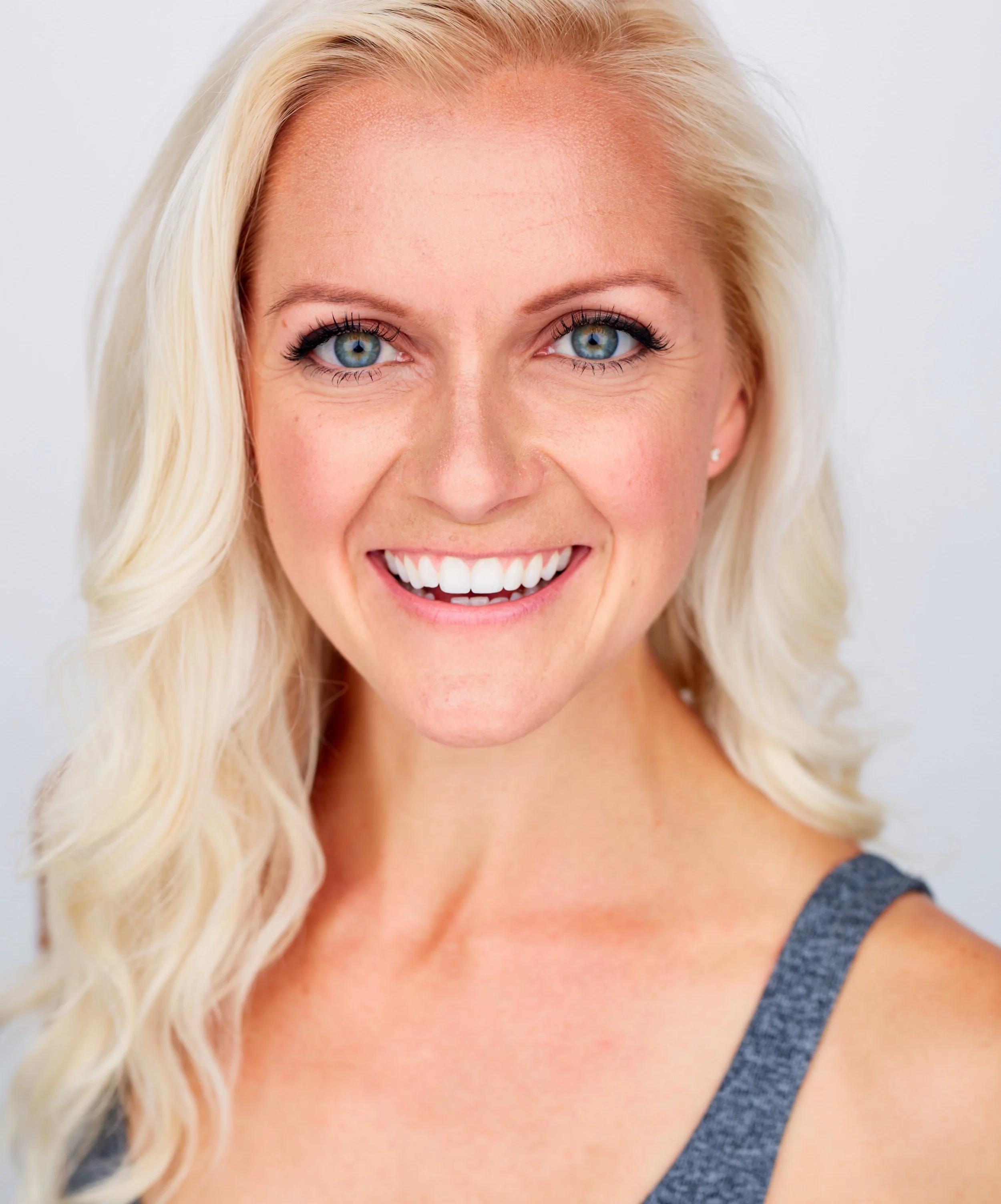 Laura Headshot 3.jpg