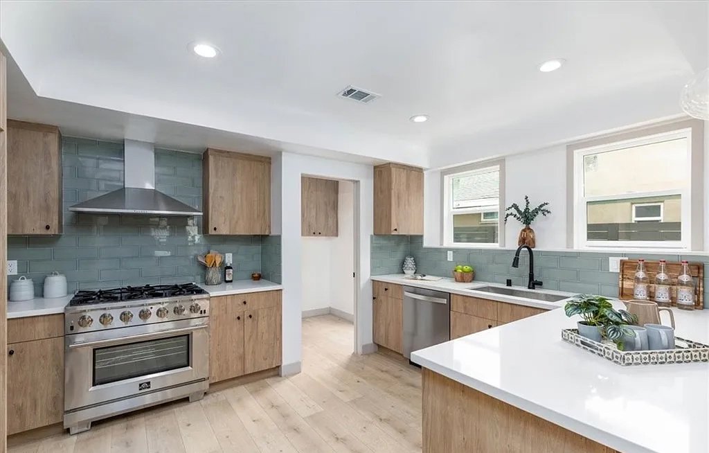 Kitchen 2.jpg