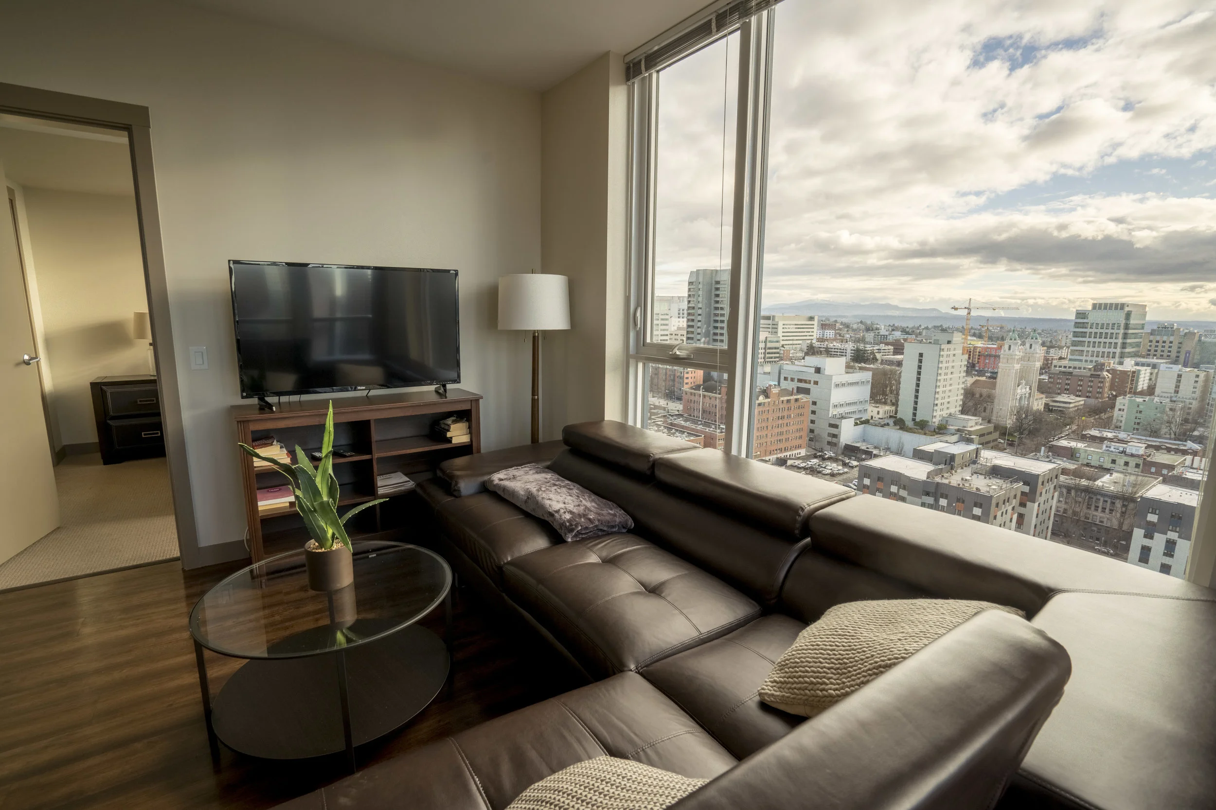 r_17085886_PremierSuite_2Bedrooms_Kitchen(39.)_252-7.jpg