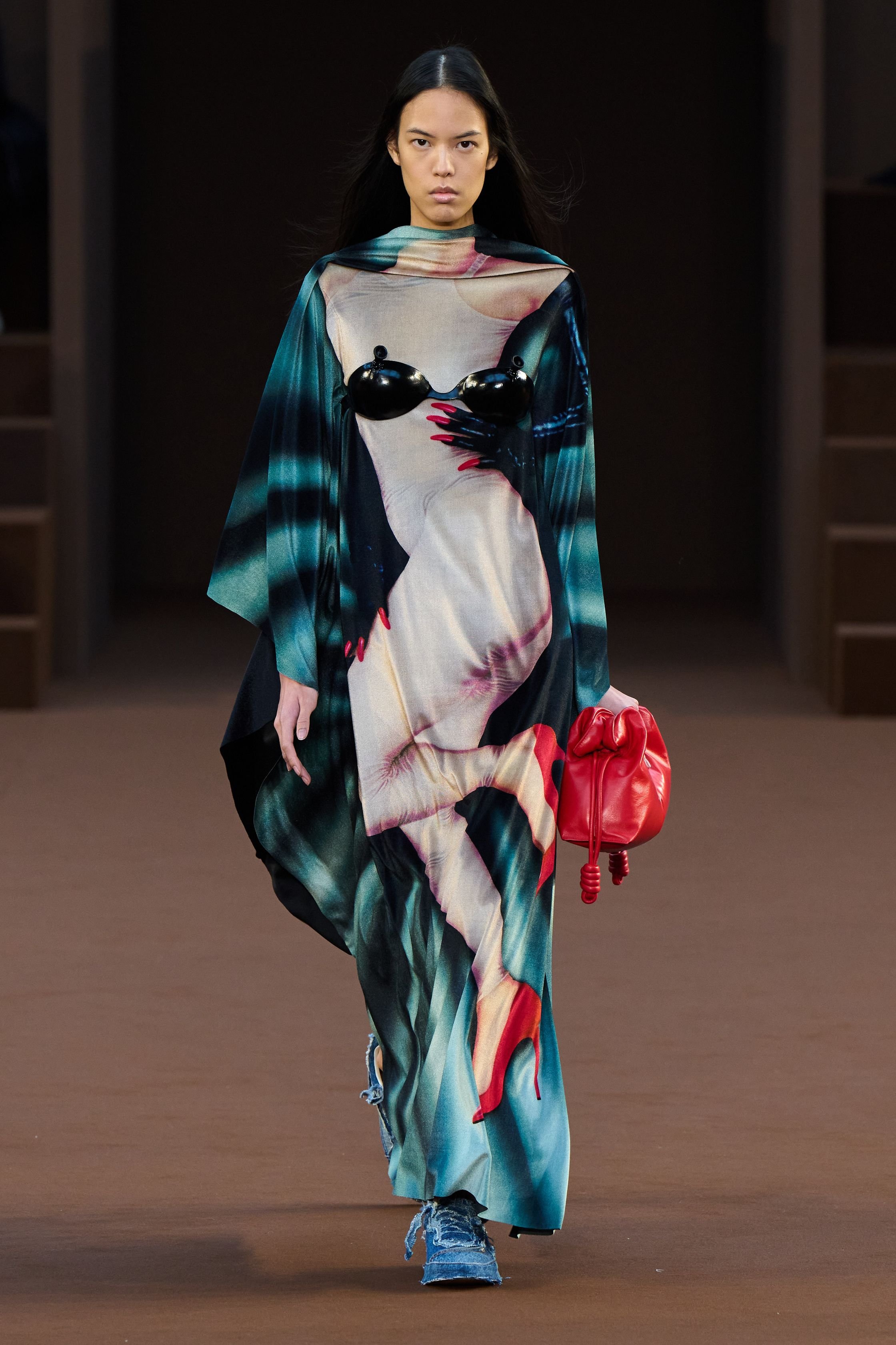 00021-loewe-fall-2022-ready-to-wear-paris-credit-filippo-fior-gorunway.jpeg