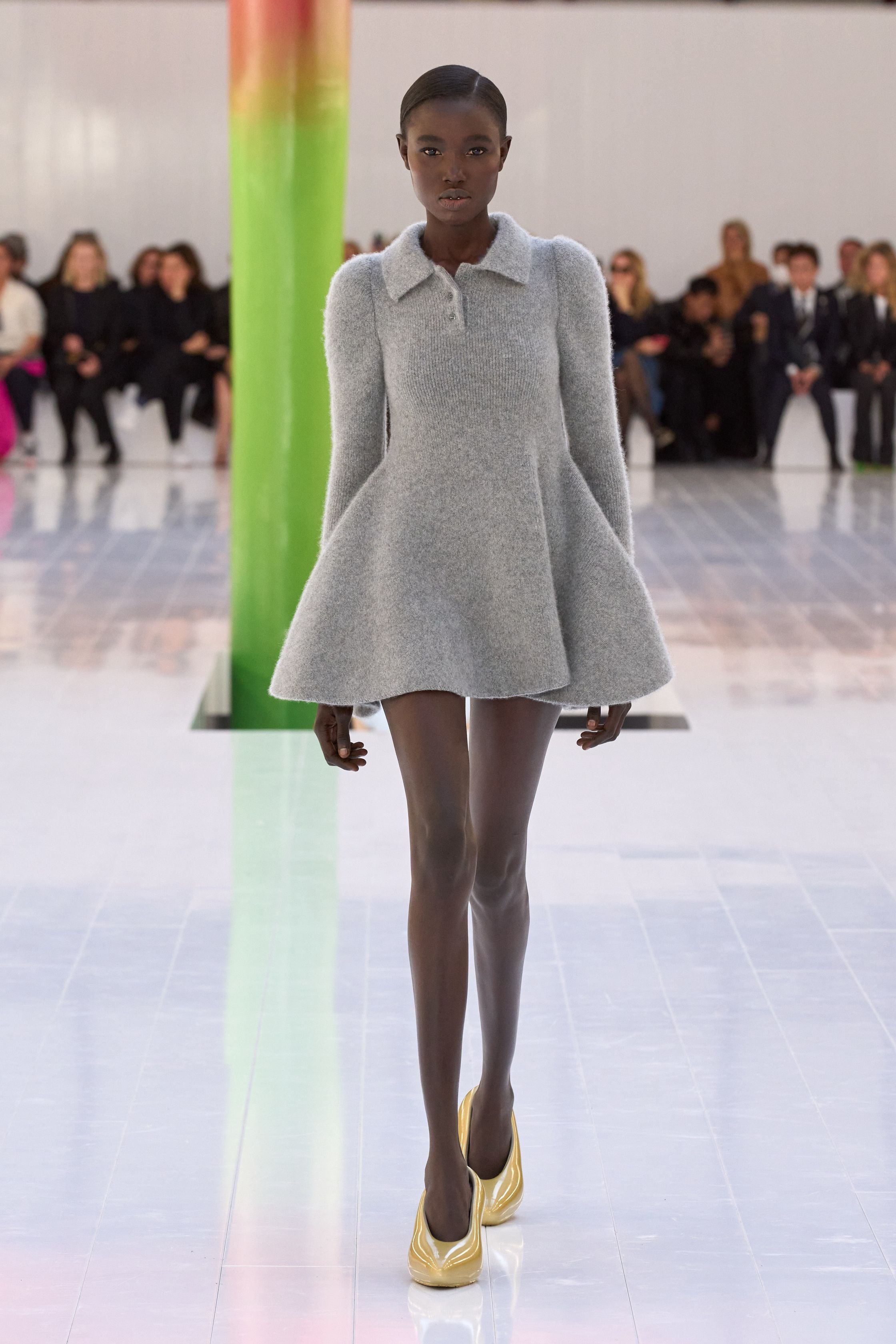 00008-loewe-spring-2023-ready-to-wear-credit-gorunway.jpeg