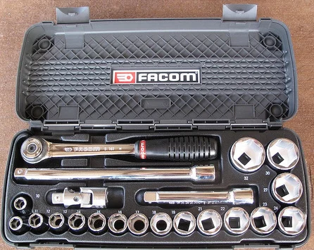 A high-quality Facom 1/2" set with a comprehensive assortment of sockets.