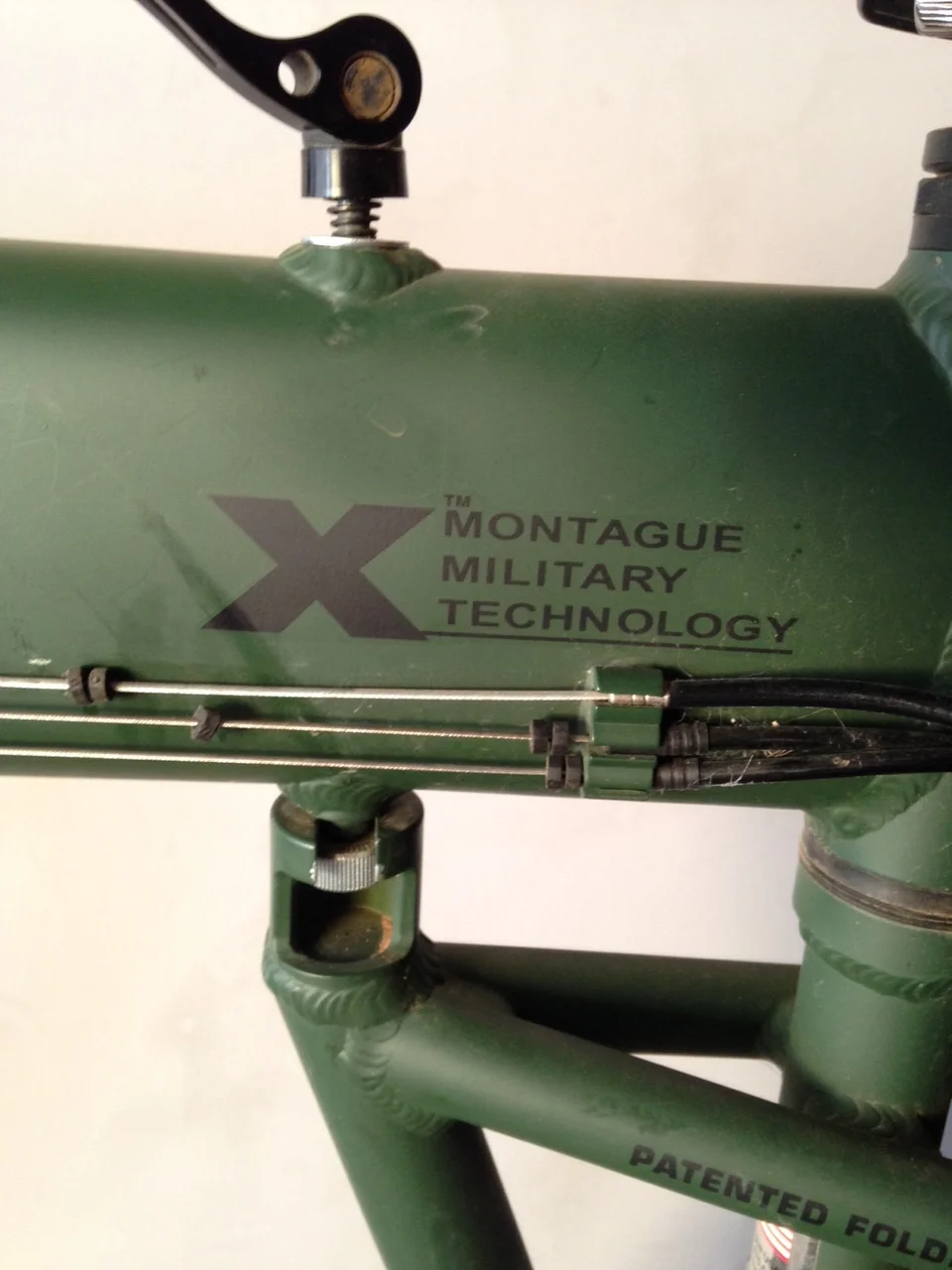The clever bit. Everything pivots around the seat tube.