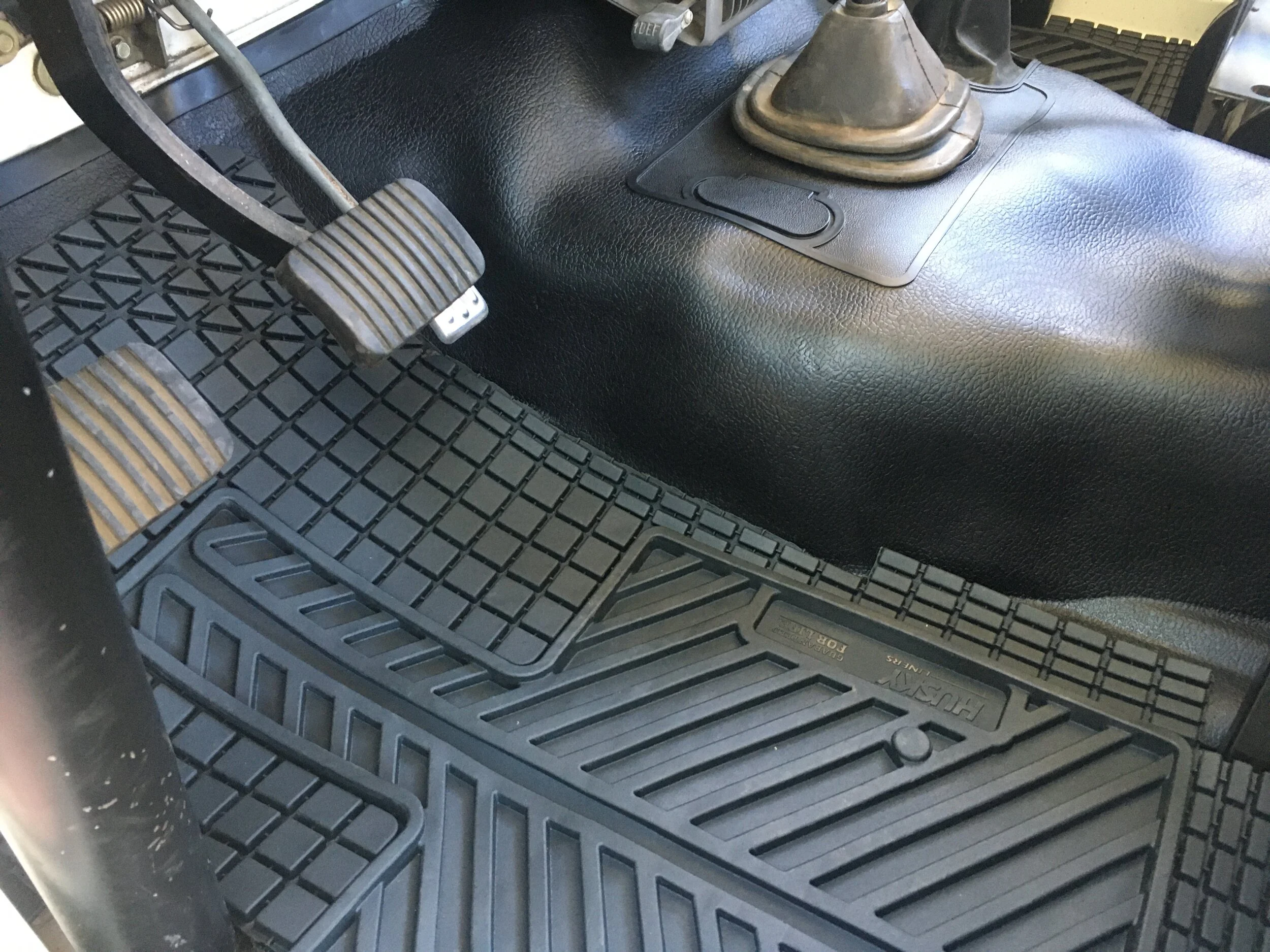 Rear Rubber Floor Mat For Toyota Land Cruiser FJ40 & BJ40 – Vintage Interior Carpet