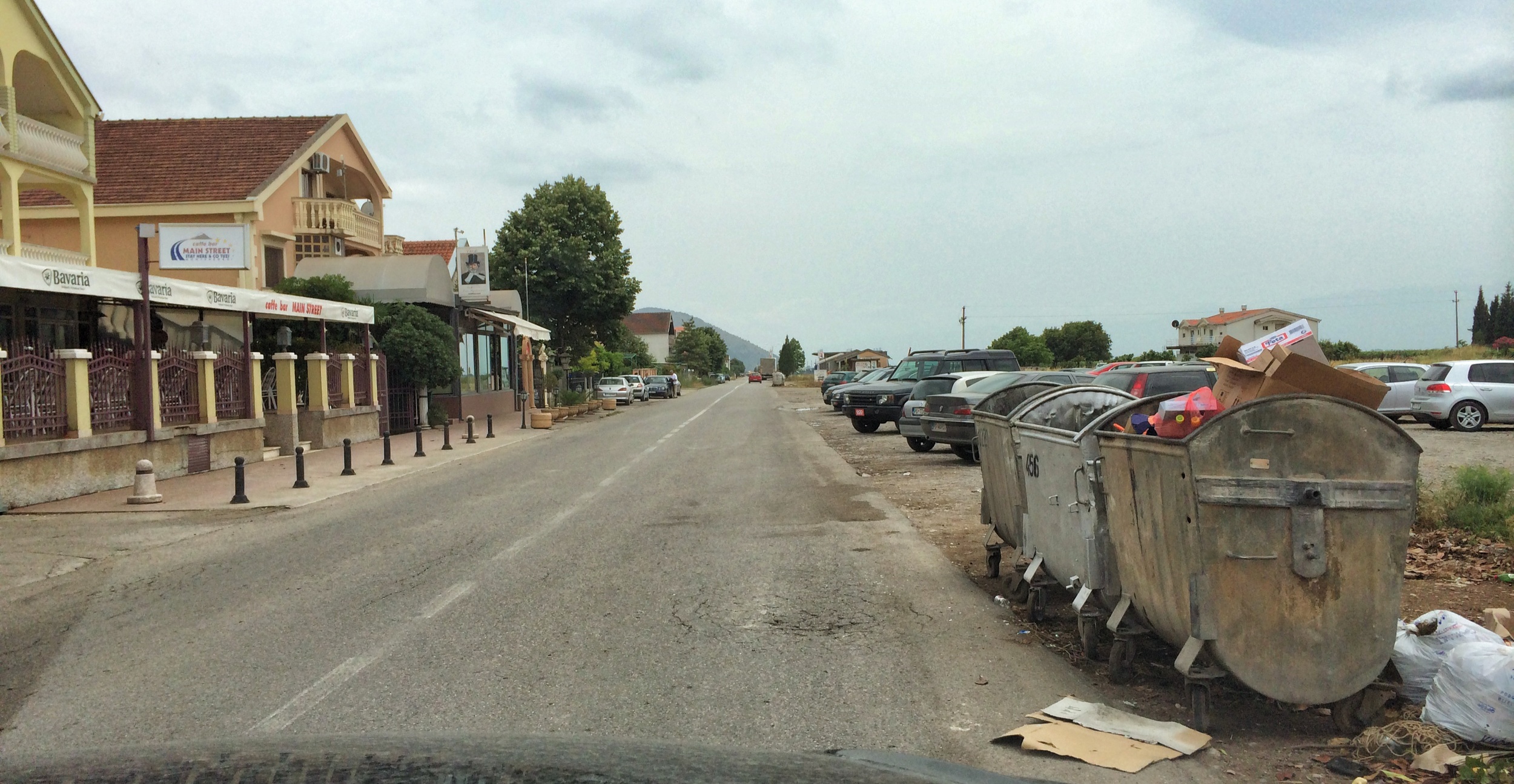 From the number of cars, one of Albania's finer eating destinations. Looks lovely.