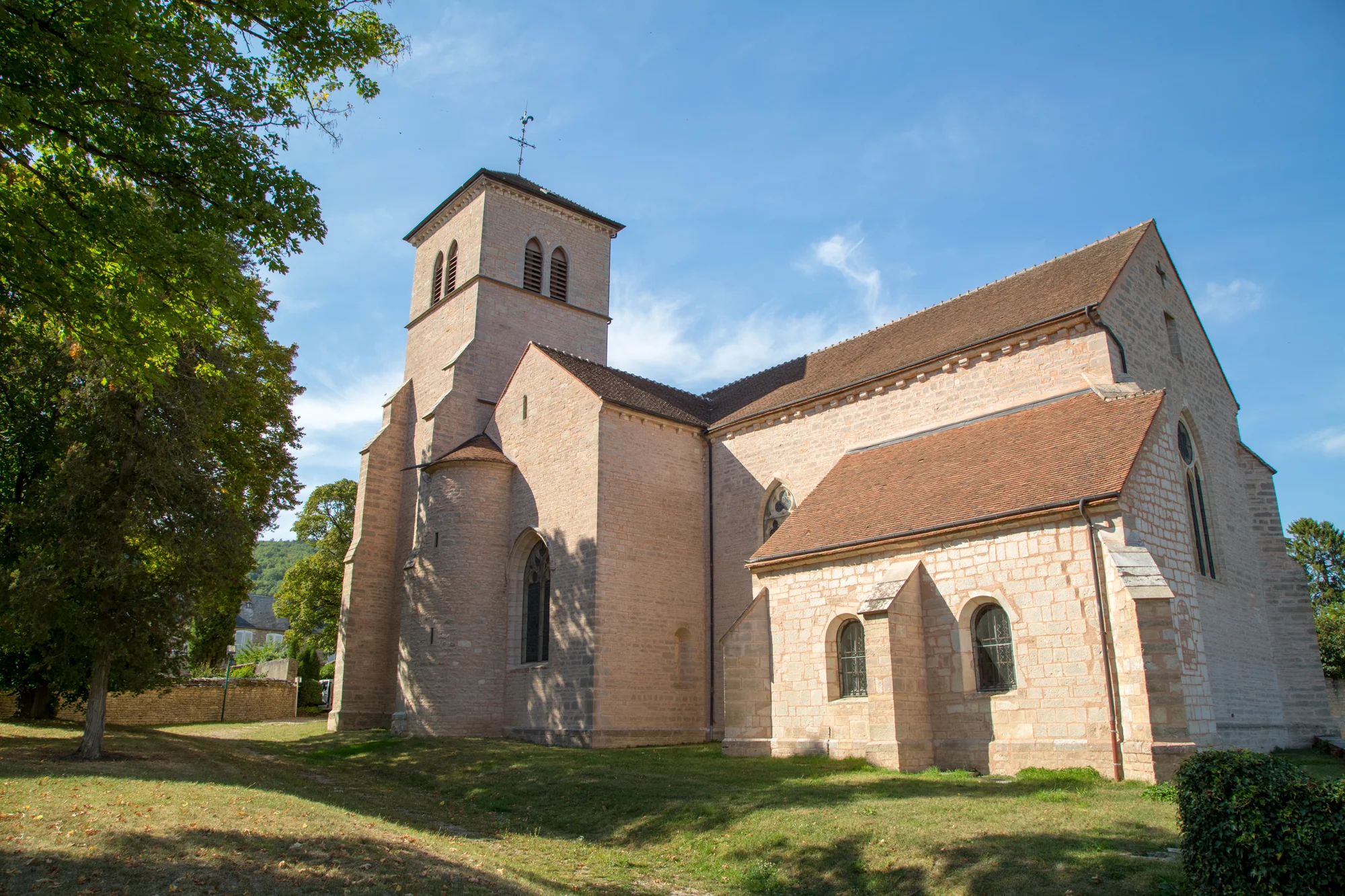 Eglise St Aignan de Gevrey Chambertin2.jpg