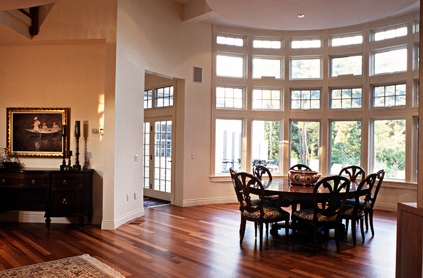 Curvilinear Dinning Room Space