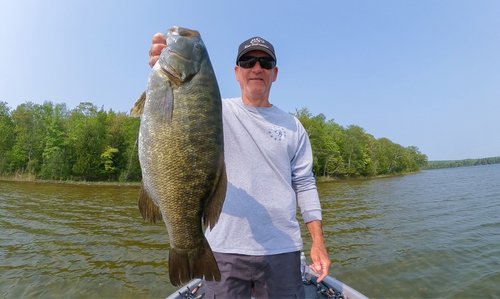 Bass Fishing Vacation! Big Baits vs Finesse Baits On New Lakes