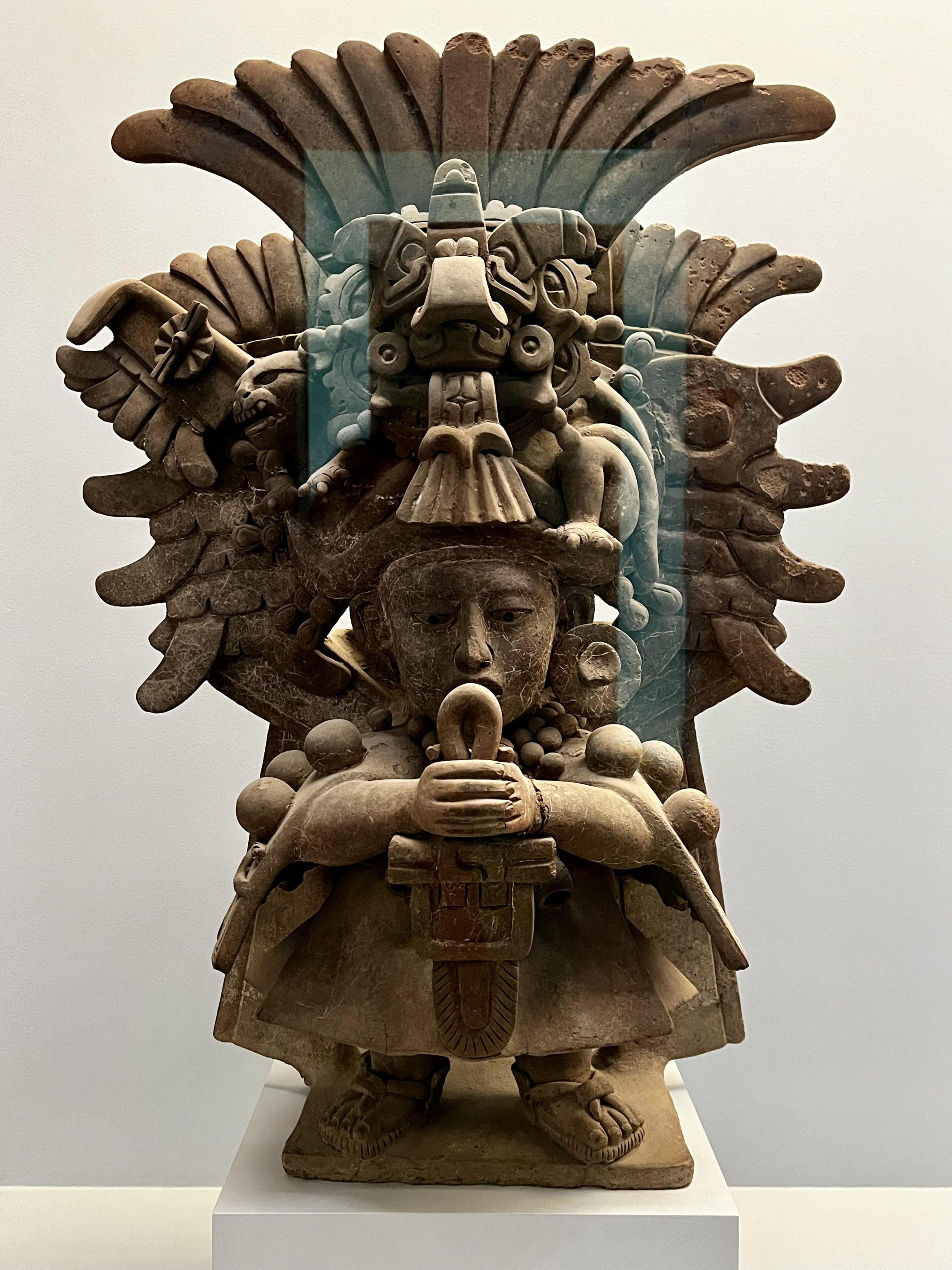 Vase-effigie with the representation of a priest carrying a bag of copal (Museo Amparo)