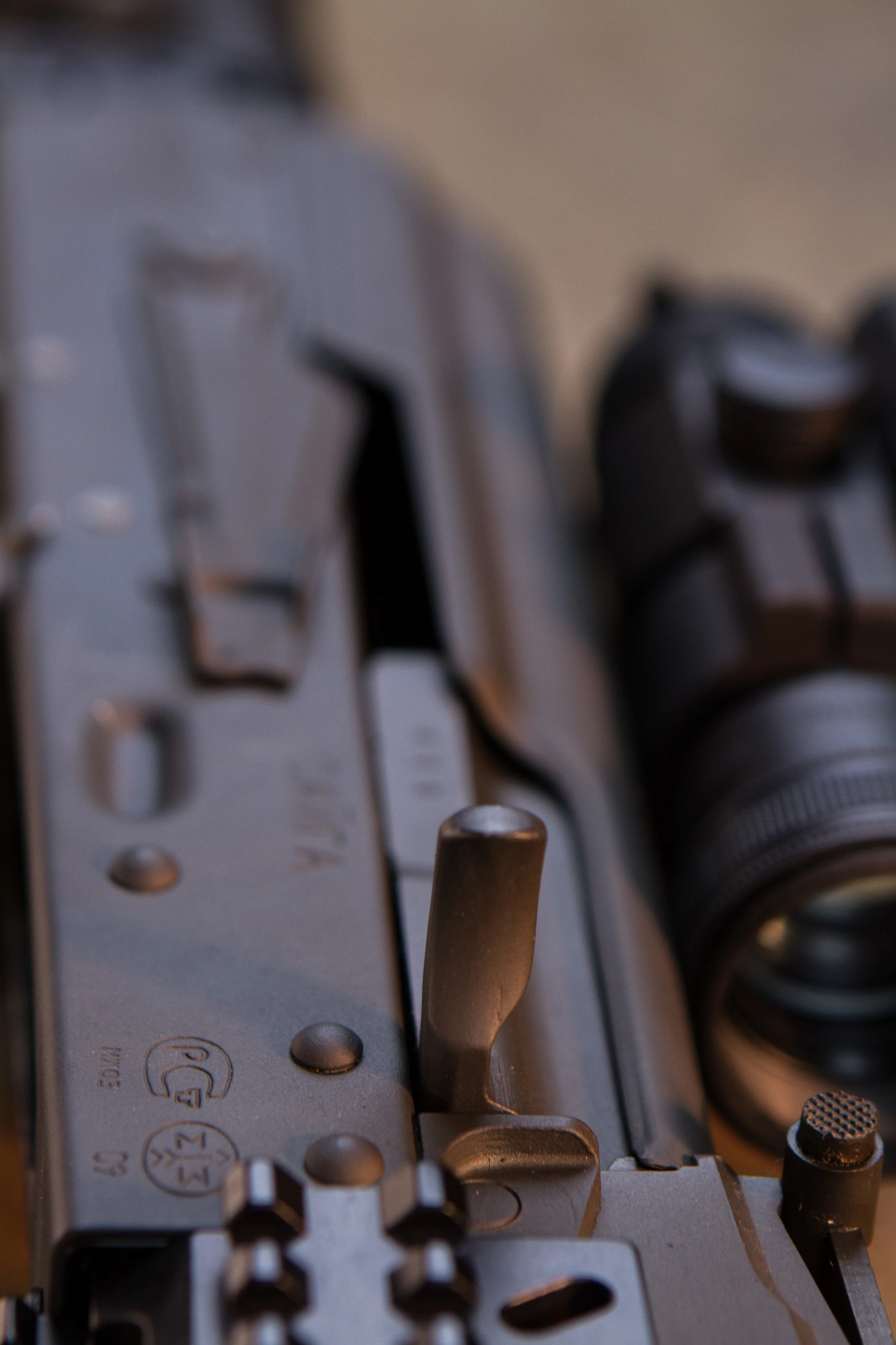 Guns_Detail_E.jpg
