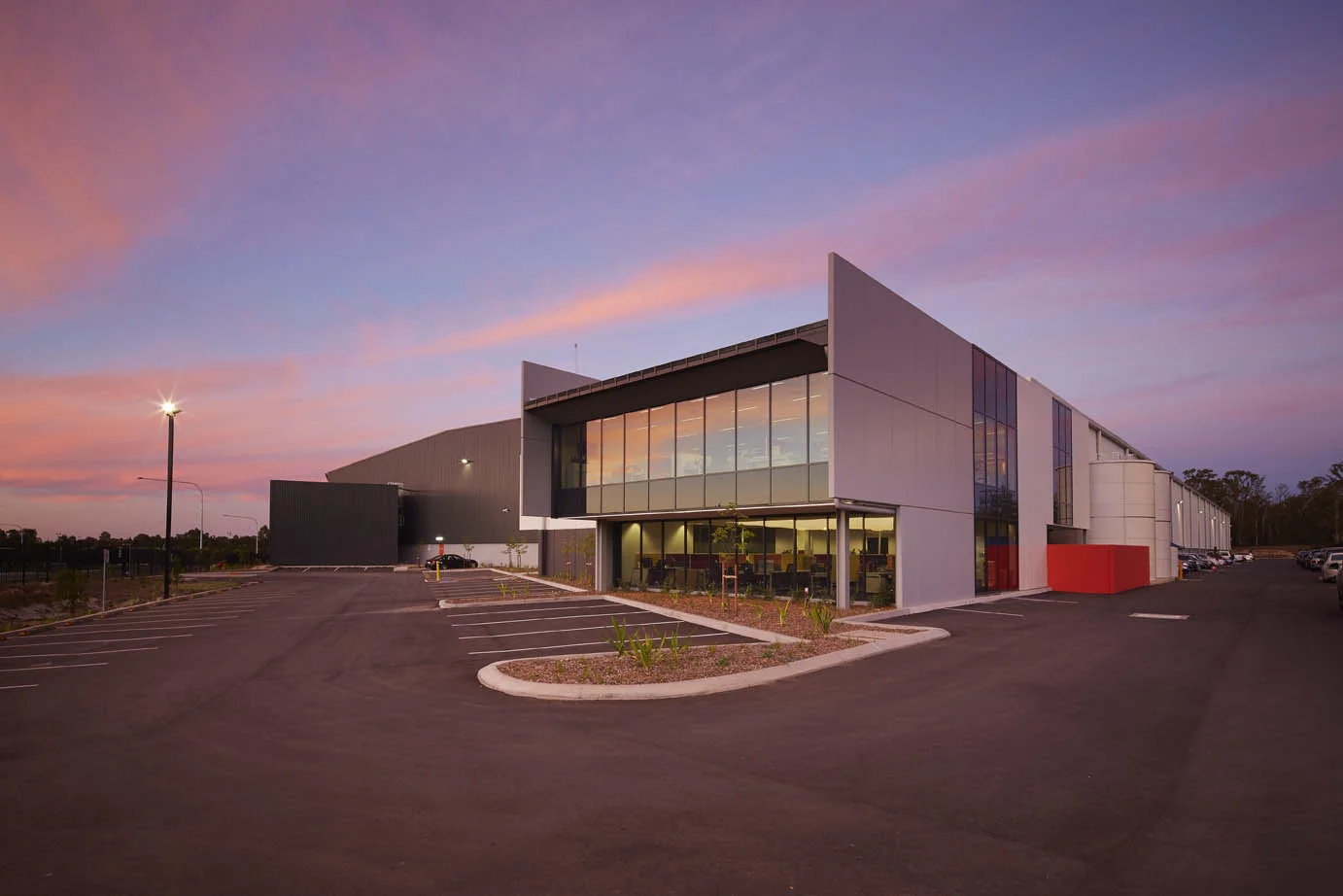 OfficeMax Logistics Warehouse  Eastern Creek, NSW  22,000m2 Client: Australand