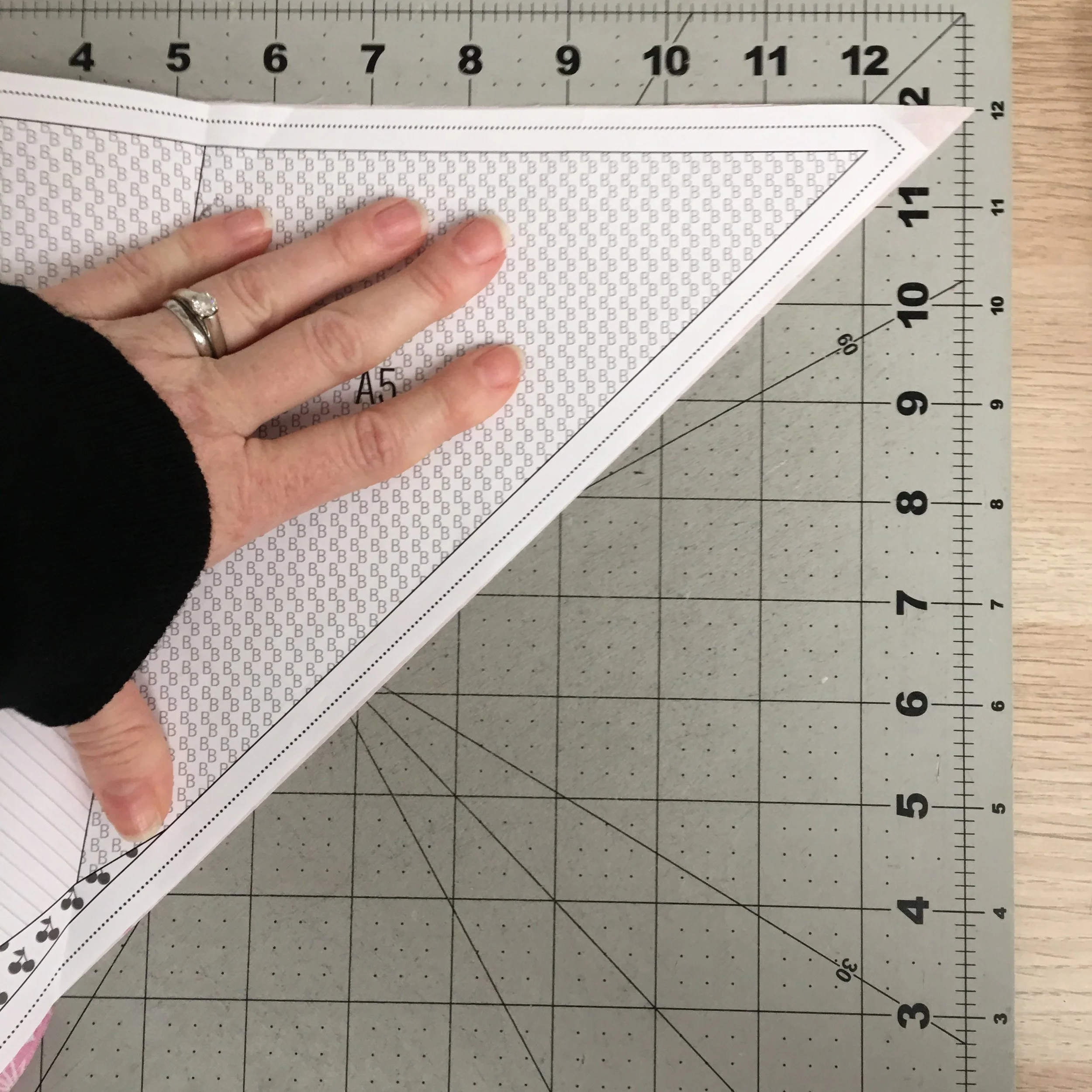 VC028_CountyStarBarnQuiltbyVioletCraft_Tutorial07.jpg