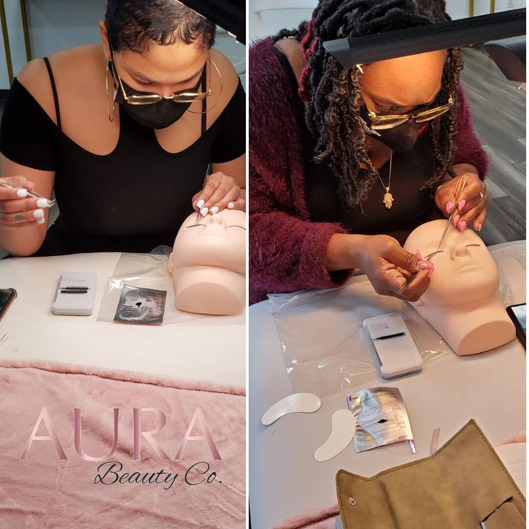 👏 THESE WOMEN WERE PHENOMENAL TO TEACH! Thank you for choosing me to be a part of your lash journey! 
✏Our courses are a unique 2 session process. 
📌 Session 1: Group training &amp; mannequin practice.
After session 1, you get a chance to really ta