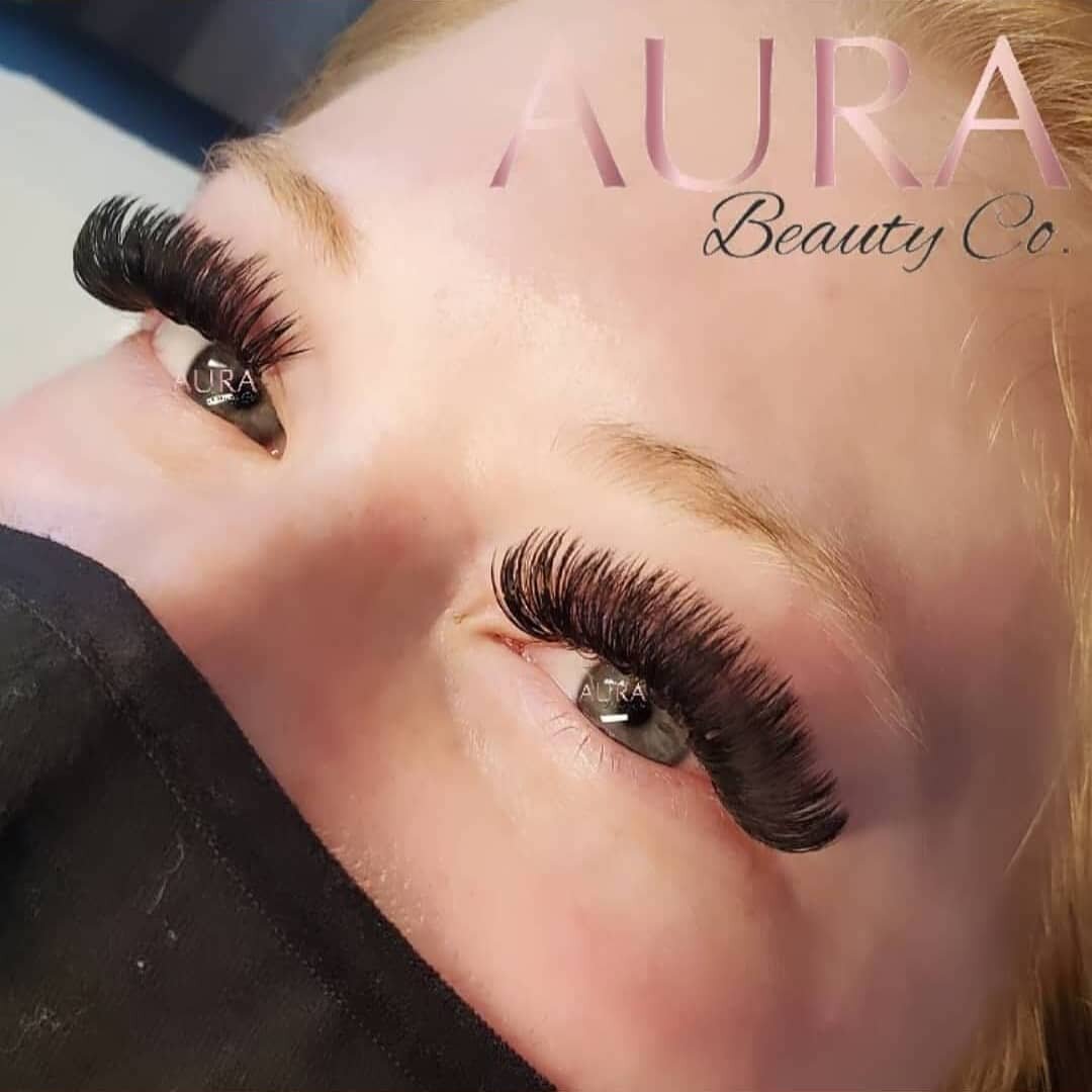 OBSESSED with this set!

For lash course info visit aura-beautyco.com or 206.880.0159

📌Next class 2/28 
Fundamentals &amp; Mega Volume.
Includes small group training, a one to one private session, demo, model practice and starter kit! 
.
.
.
#seatt