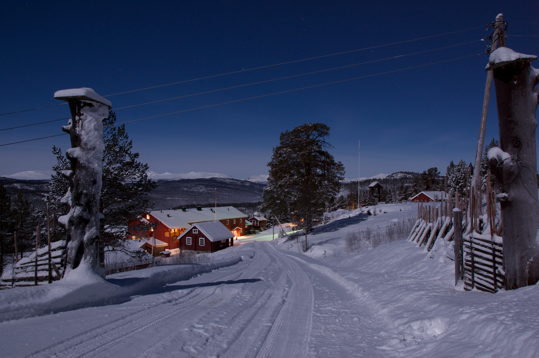 Ruten Fjellstue måneskinn 01.jpg