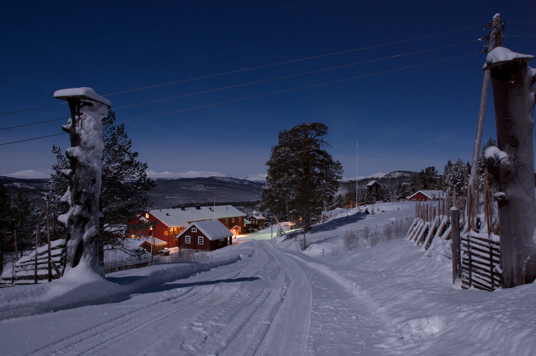 Ruten Fjellstue måneskinn 01.jpg
