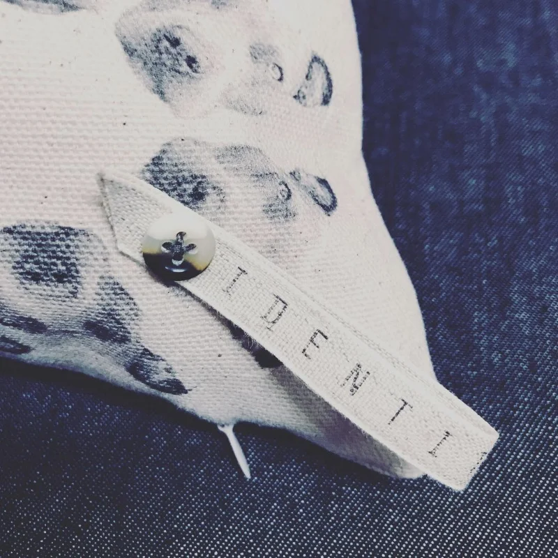 identitypapers-custom-flowerface-branding-tag.jpg