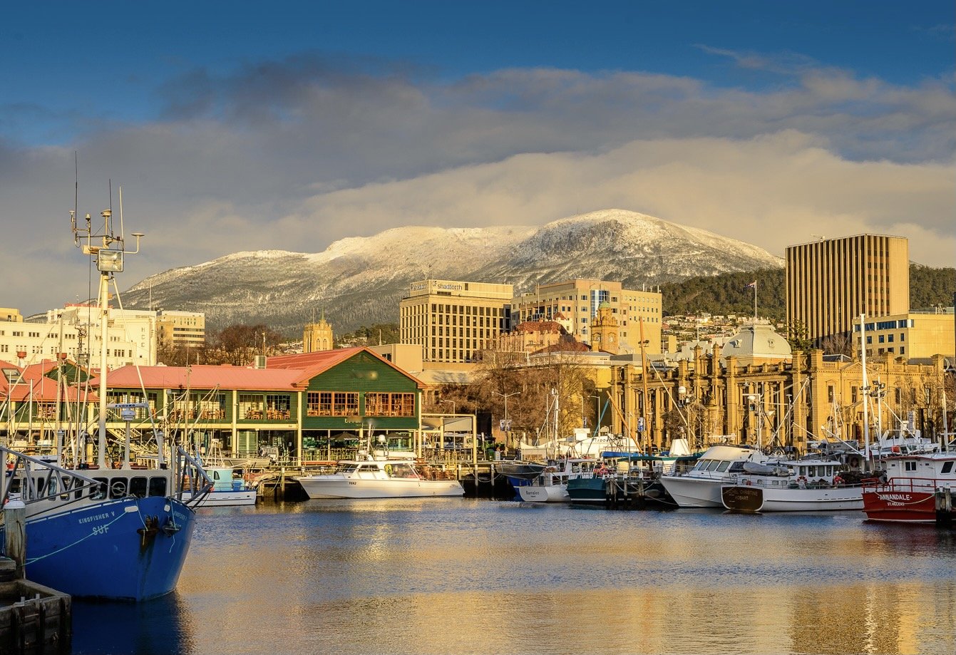 Hobart-harbour-MtWellington-snowLLG_2912_20140805.jpeg