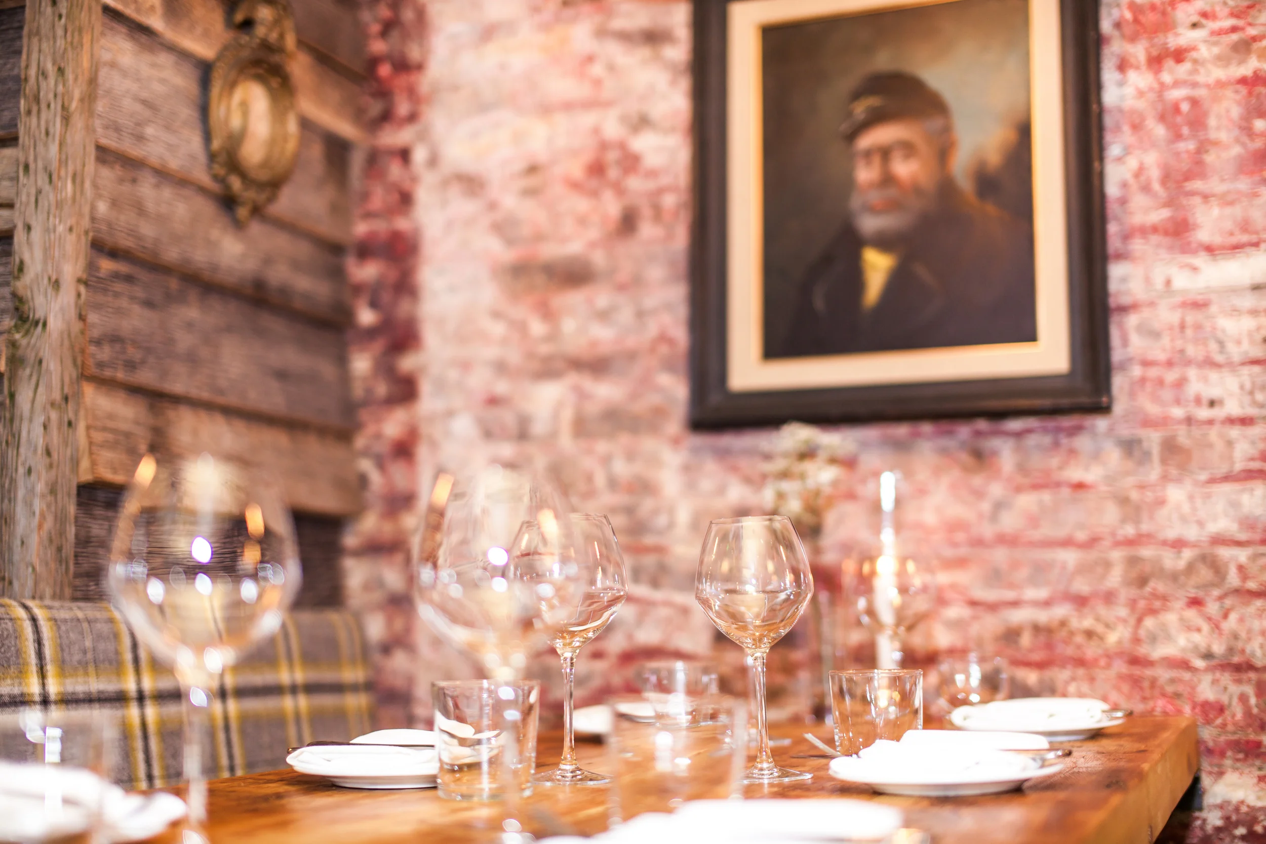 NicoleCota_Projects_CraveFishbar5.jpg