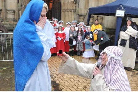 Live Nativity stars tie the knot