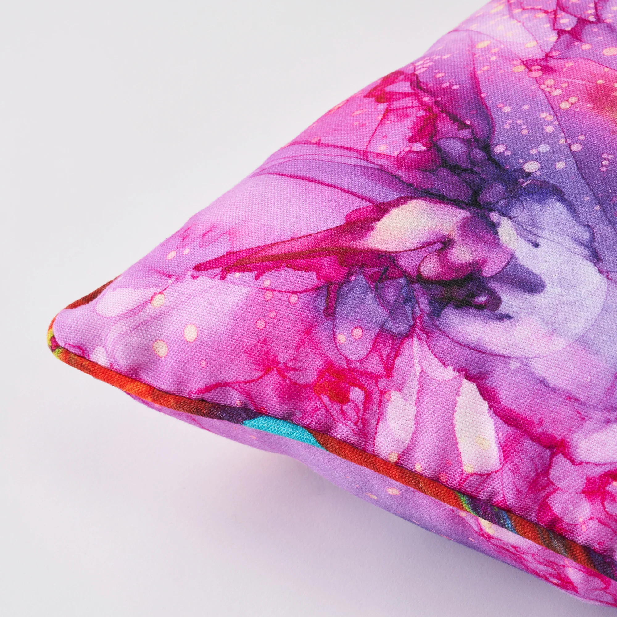 SO KLARA_METEORA_cushion_02.jpg