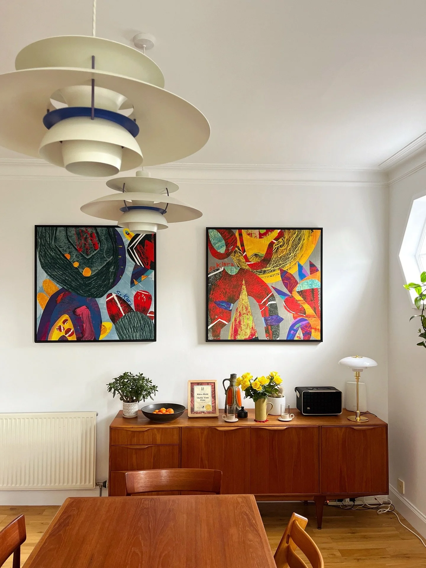 Home sweet home. How lovely do my two big artworks look on the wall? ❤️🏡
This morning I saw several flocks of birds migrating to the south. Winter is coming!
I always get a bit emotional when I see them flying together. Perhaps, partially because th