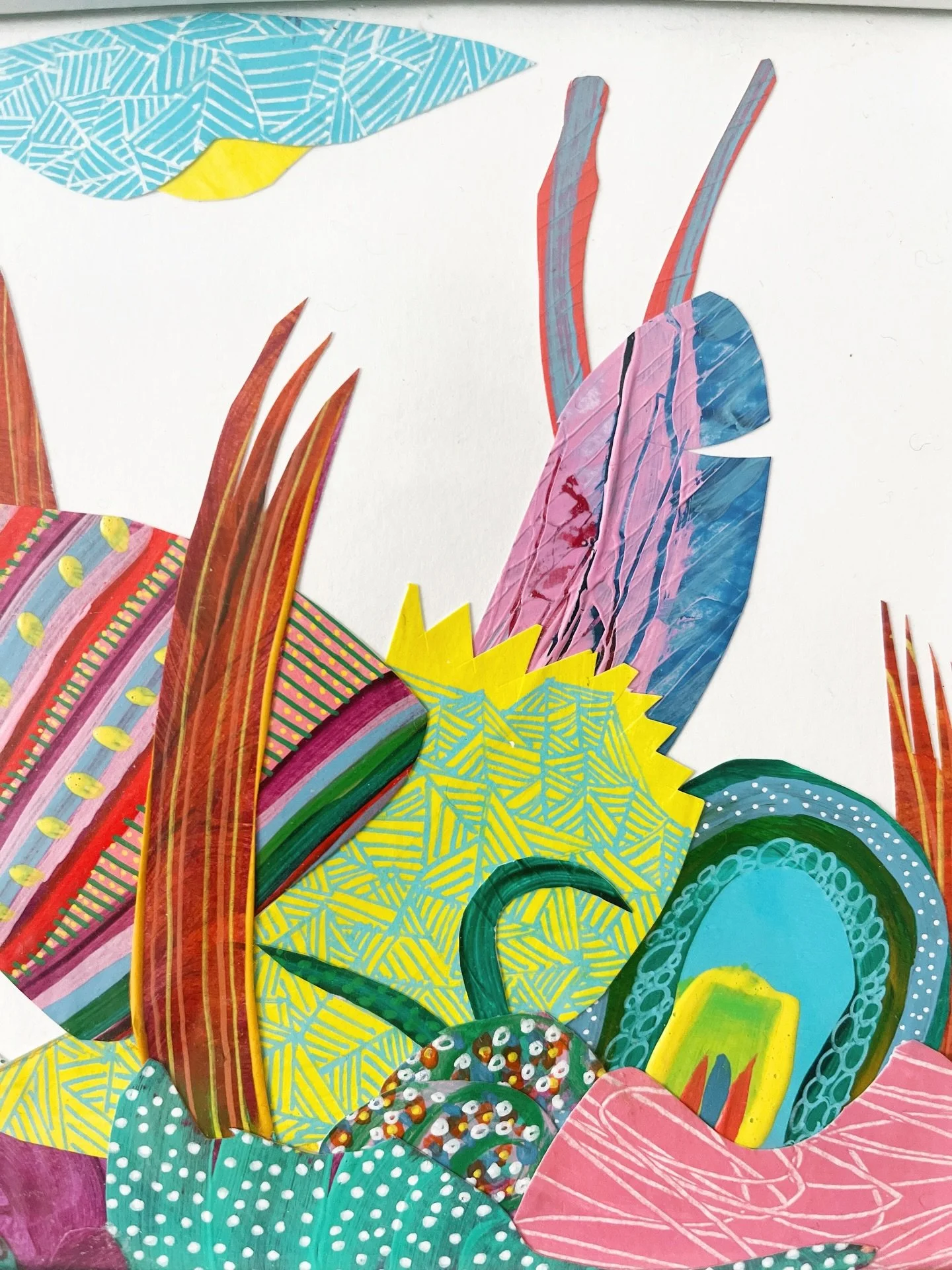 I love making collages. Like this little snail who&rsquo;s slowly moving around while soaking it all in. It knows not to rush through life. ✨🐚

#collage #so_klara #papercollageart #joyfulart #collagemaking