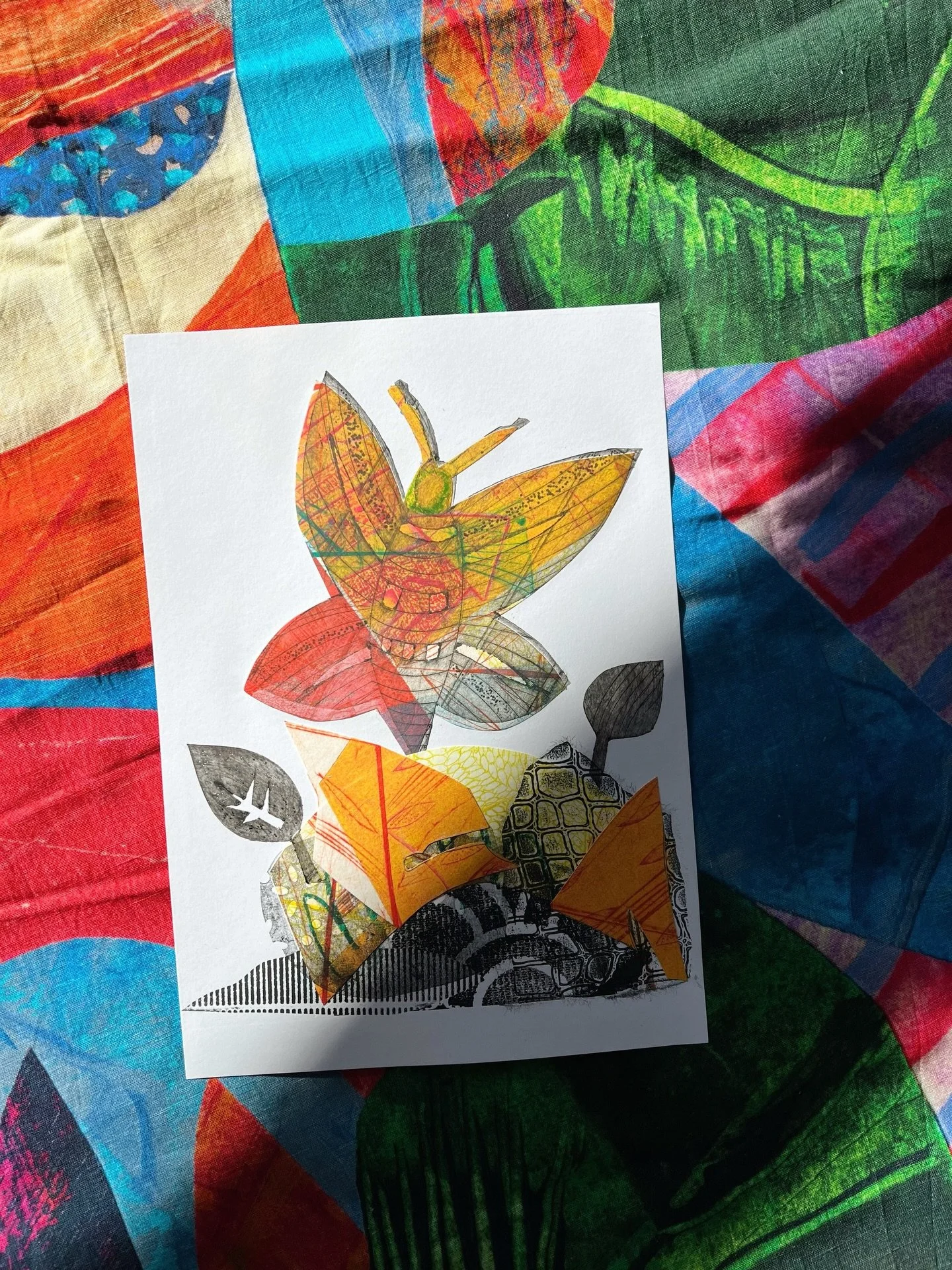 Everybody loves the sunshine. I certainly do! ☀️
I&rsquo;m so thrilled I learnt a new technique. As a result, my playground of printmaking has expanded and I can now combine so many things together and that&rsquo;s very exciting! 
Thank you @lisastub
