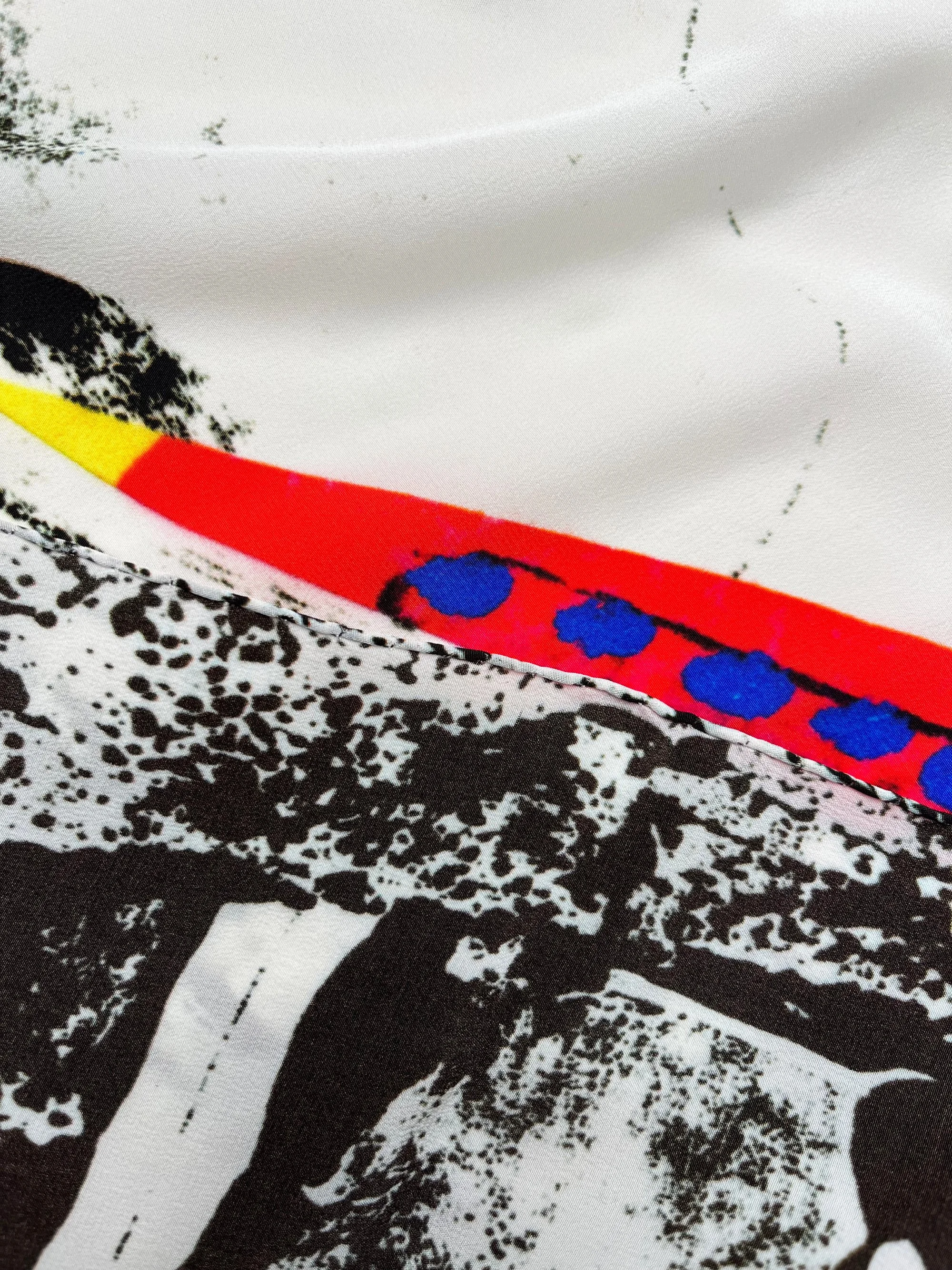 SO_KLARA_EBONY_SilkScarf_StitchingDetails_01.jpg