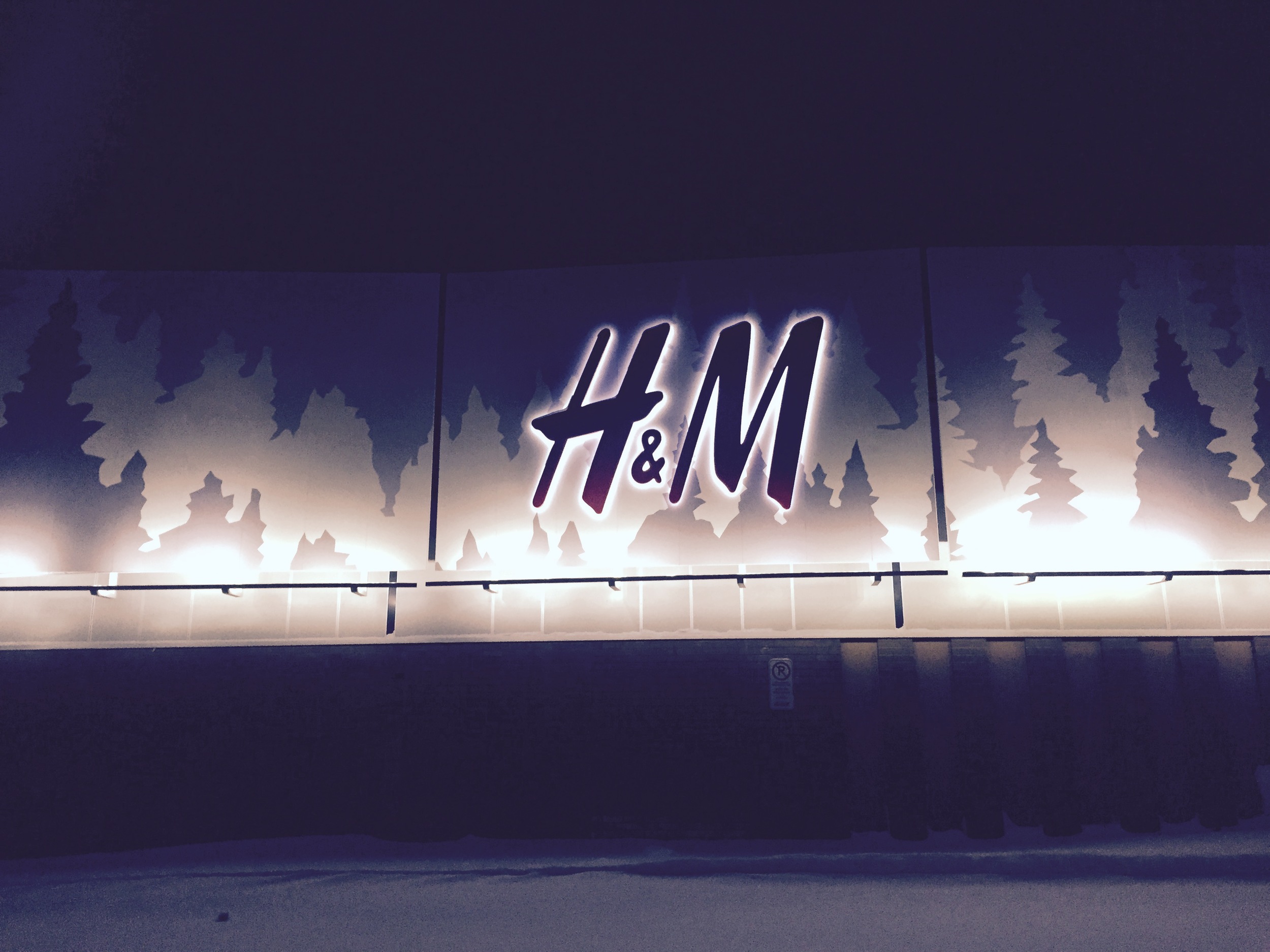 Exterior Halo Channel Letters at Night ~ H&M Chicoutimi