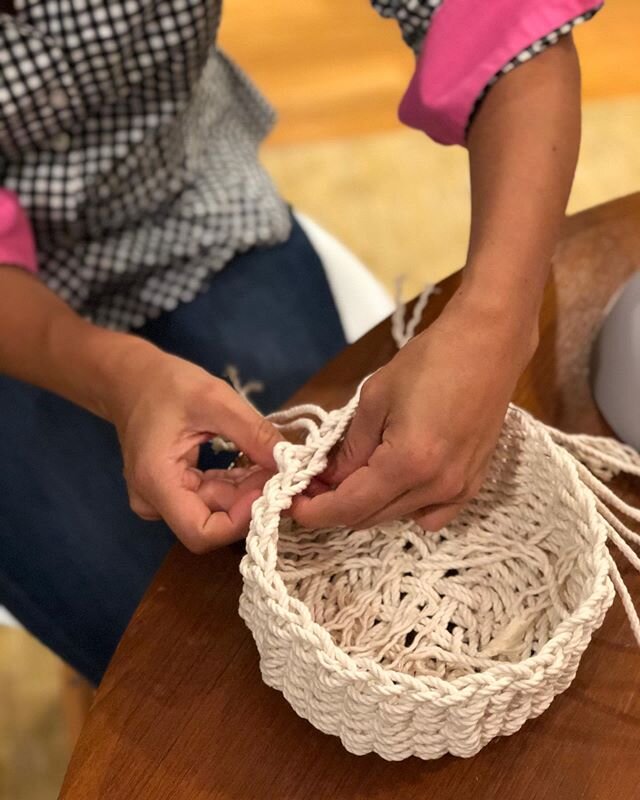 I wrote a little something about creativity in the era of Coronavirus. It&rsquo;s all positive, nothing scary or depressing. I hope you like it. (Link in bio.) 🎨🎷📷
#sharebeautynotfear #creativityintheeraofcoronavirus #basketweaving #stressrelief #